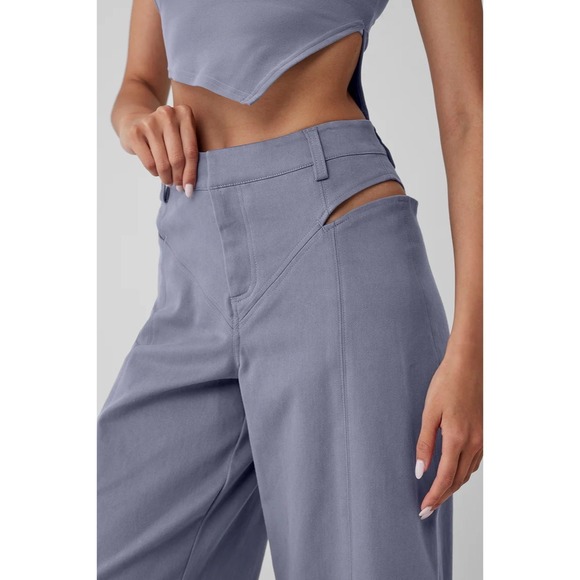 Alo Yoga High Waist Risk Taker Thouser in Color Fog Size XSmall - Picture 4 of 11